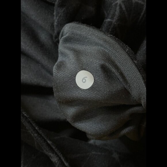 Lululemon Pants 6 / S Womens Black Abstract Under Wunder Low Rise Crop Leggings - Picture 8 of 8